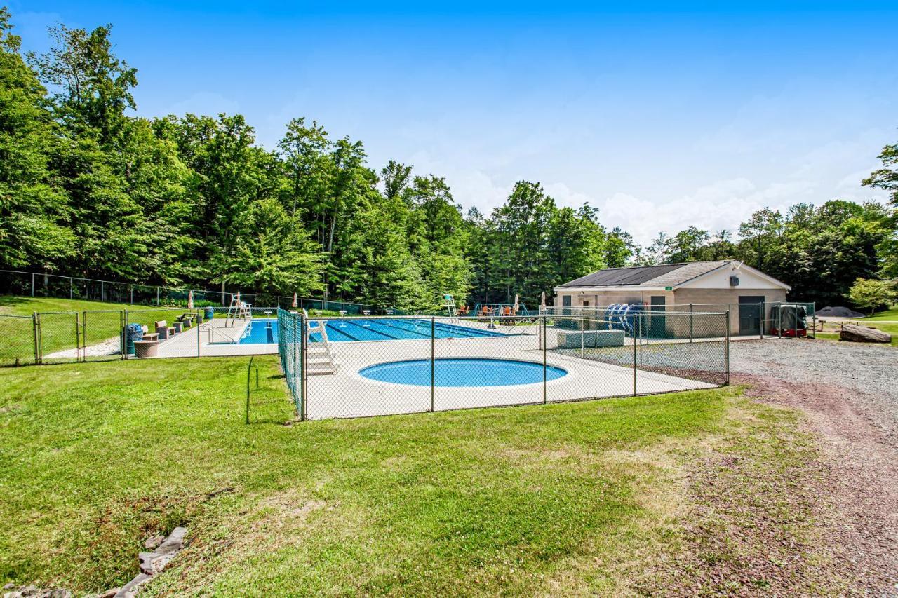 Friendship Lodge Pocono Lake Bagian luar foto