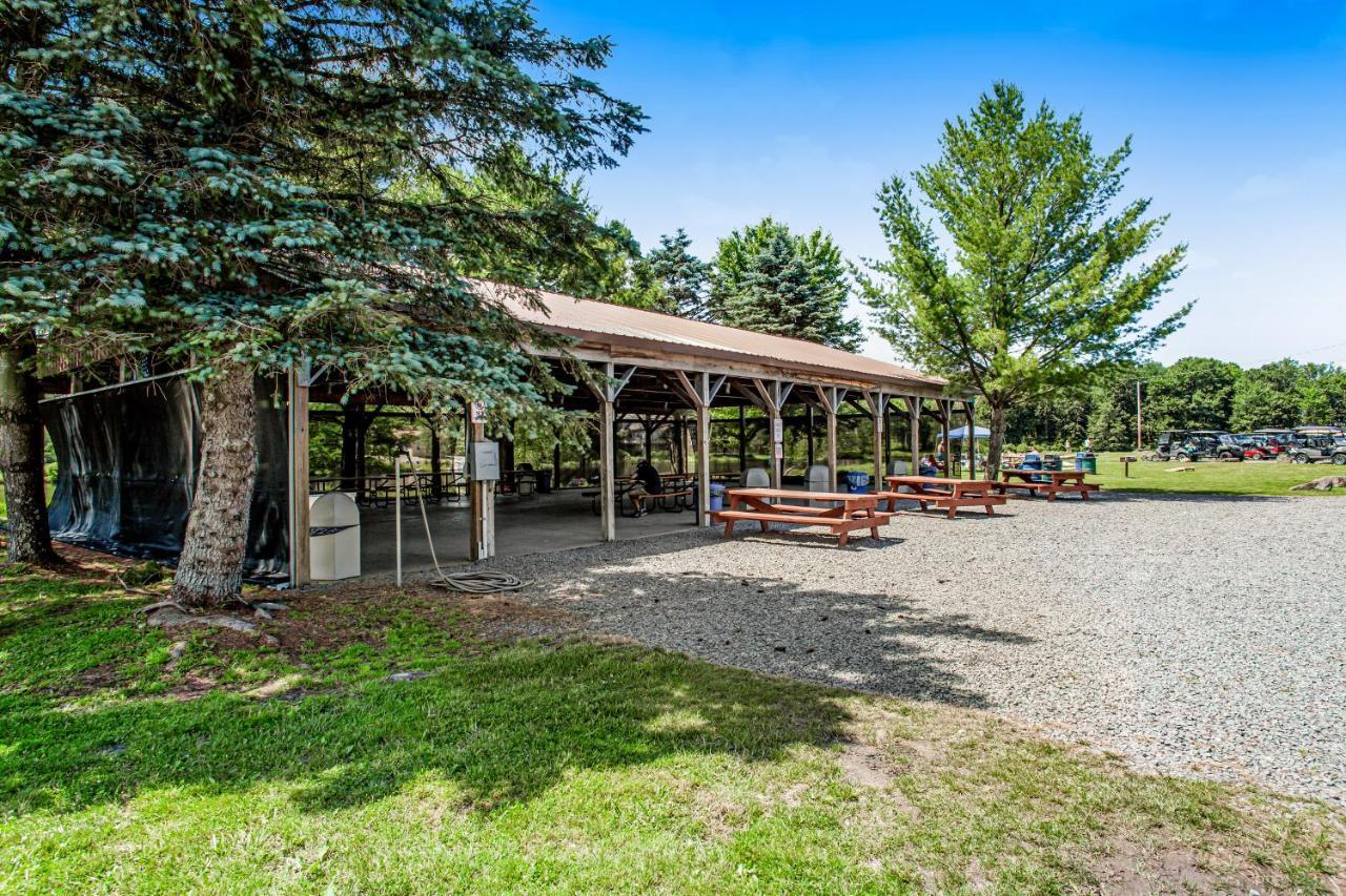 Friendship Lodge Pocono Lake Bagian luar foto