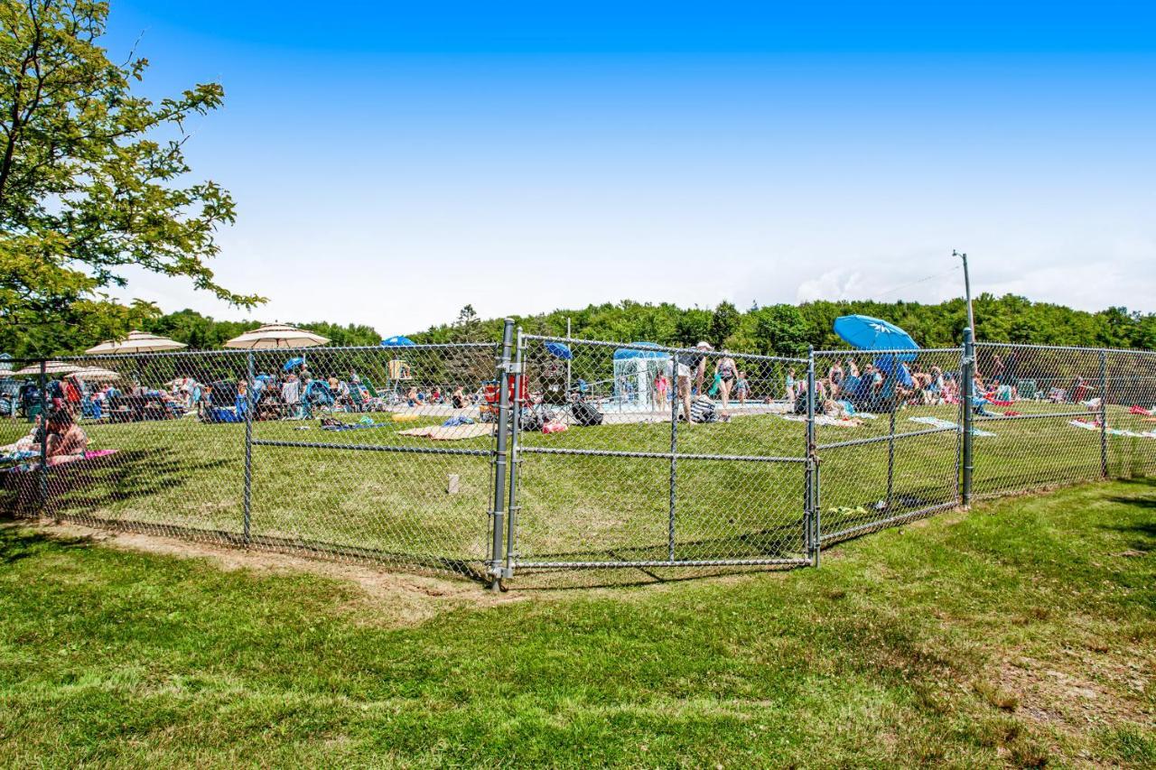 Friendship Lodge Pocono Lake Bagian luar foto
