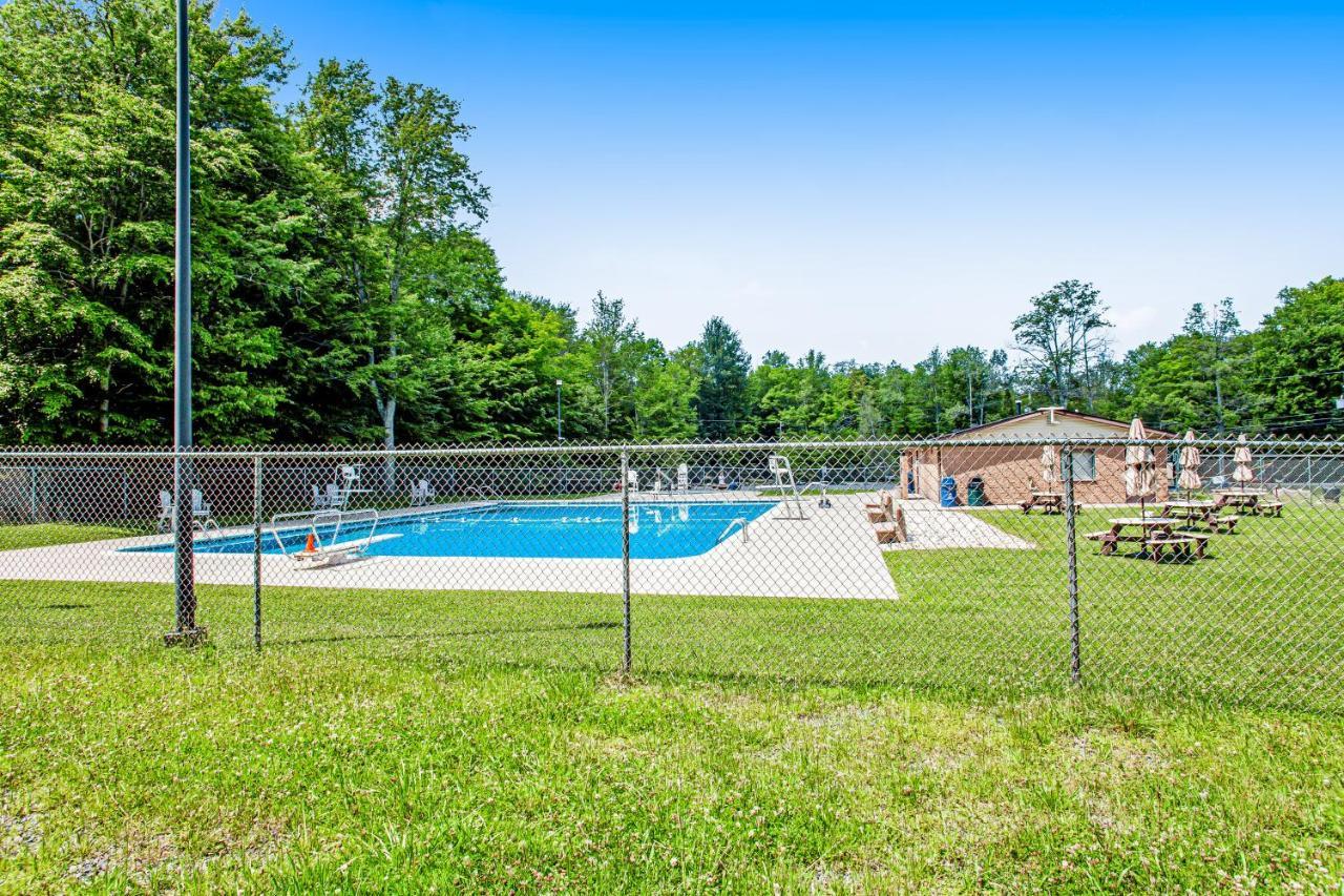 Friendship Lodge Pocono Lake Bagian luar foto